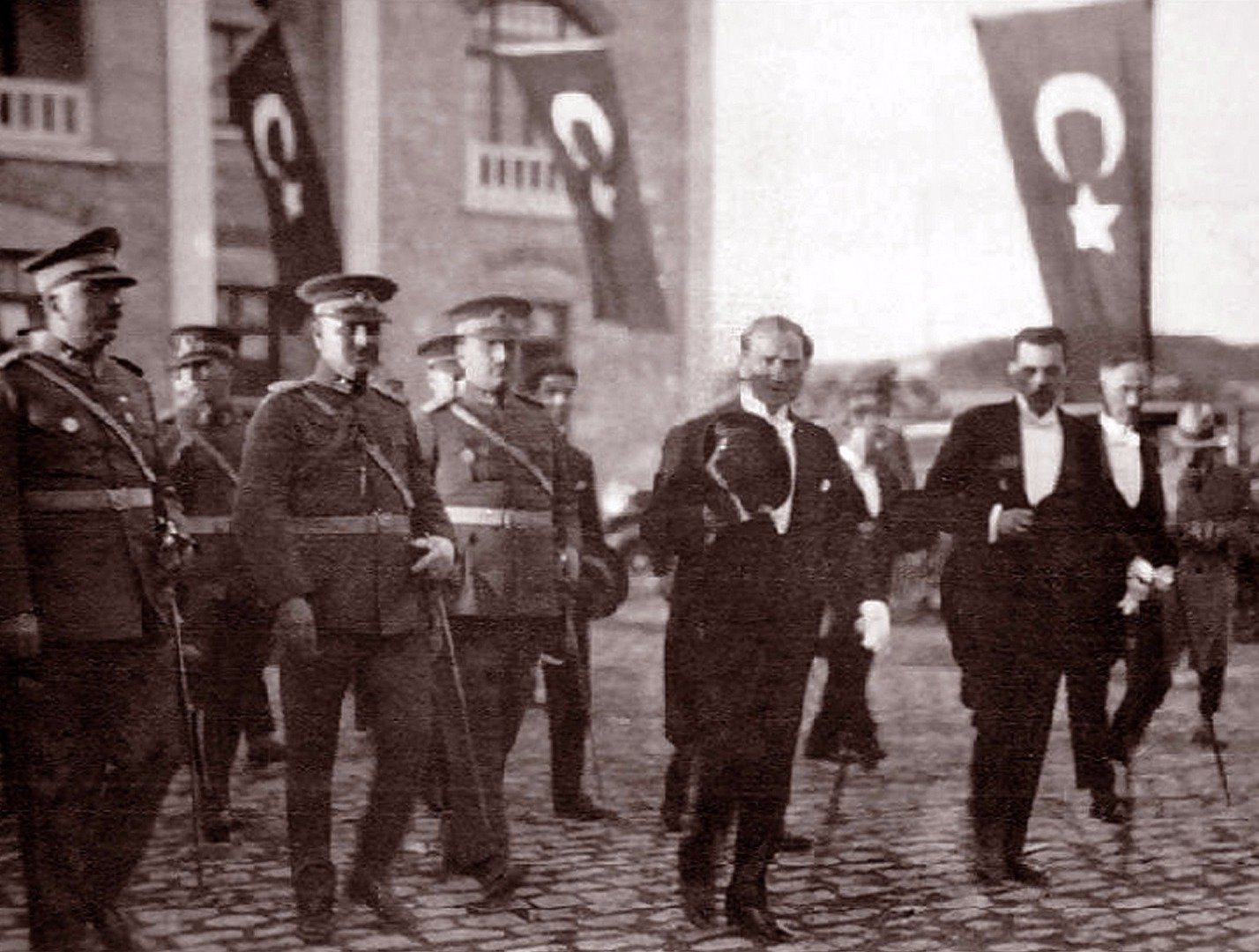 Atatürk'ün leblebilerini aşıran çocuğun arşivinden çıktı! - Sayfa 23