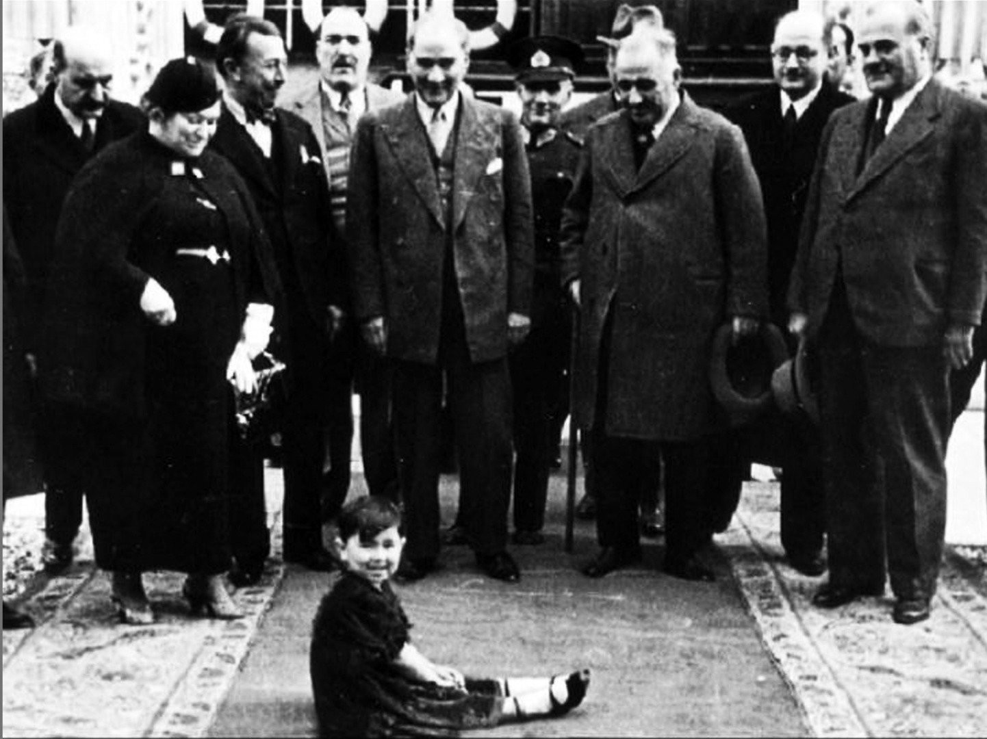 Atatürk'ün leblebilerini aşıran çocuğun arşivinden çıktı! - Sayfa 40