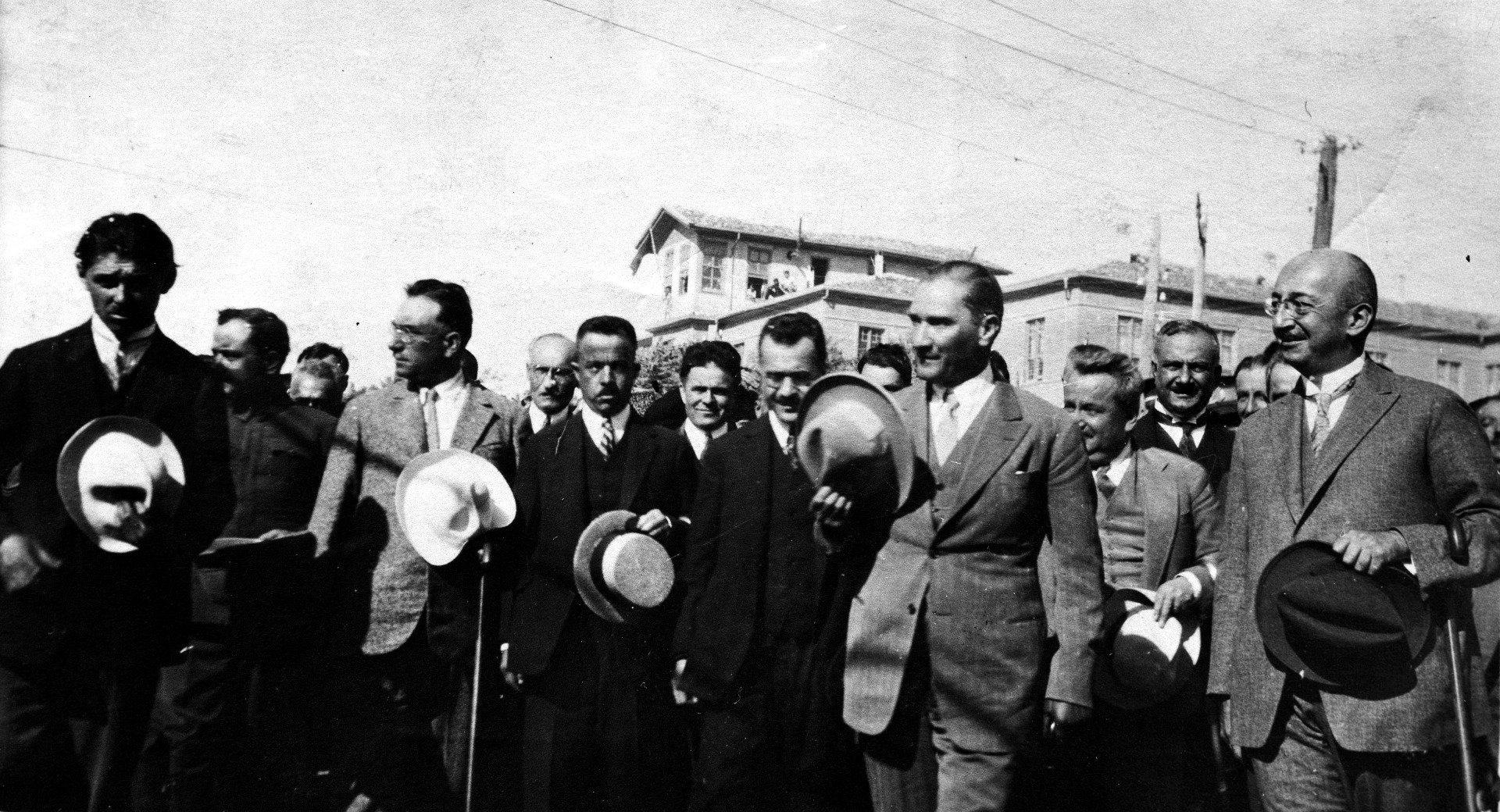 Atatürk'ün leblebilerini aşıran çocuğun arşivinden çıktı! - Sayfa 58