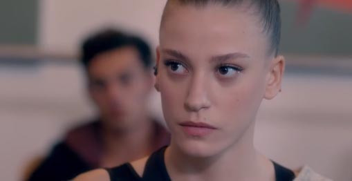 Serenay Sarıkaya 'Fi' dizisinde yine sınır tanımadı! - Sayfa 3