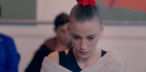 Serenay Sarıkaya 'Fi' dizisinde yine sınır tanımadı! - Sayfa 8