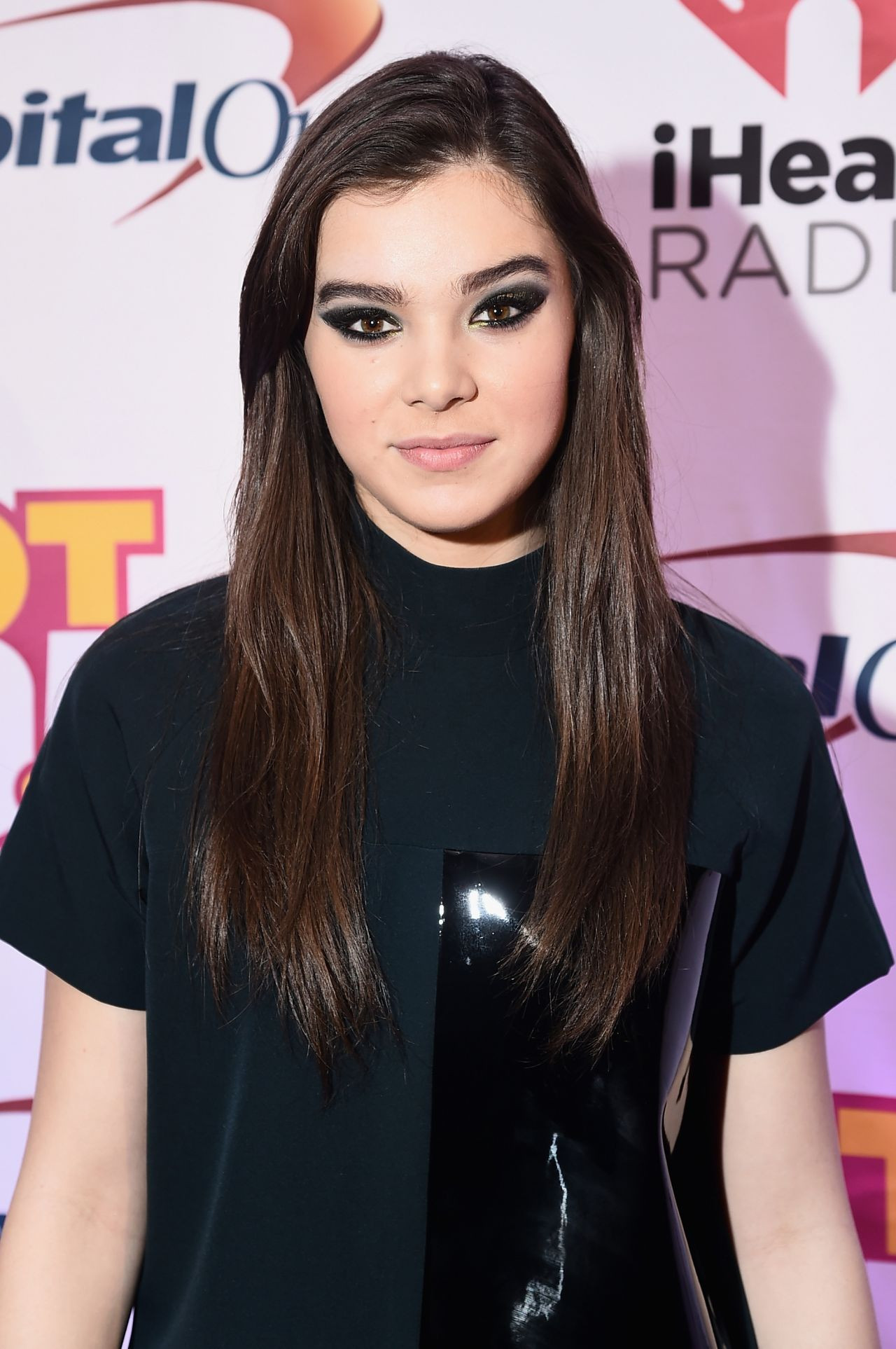 Hailee Steinfeld frikik vermemek için elinden geleni yaptı! - Sayfa 19