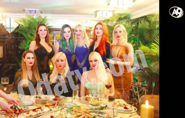 Adnan Oktar yine 17 bikinili 'kedicik'le poz verdi! - Sayfa 5