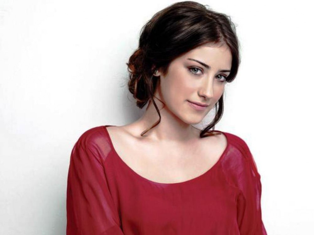 Hazal Kaya ekranlara dönüyor! Alkolik babasını kim oynayacak? - Sayfa 11