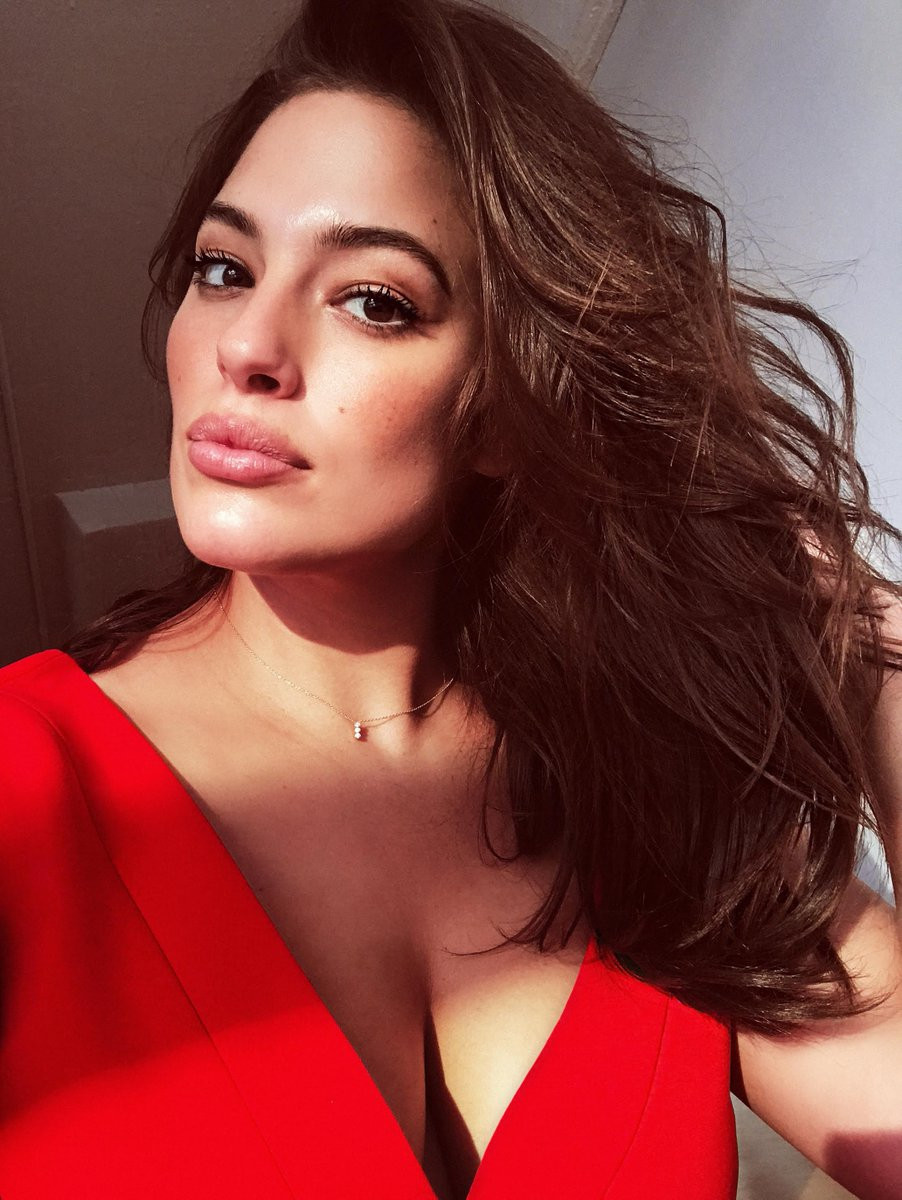 Ashley Graham transparan mayosuyla büyüledi - Sayfa 28