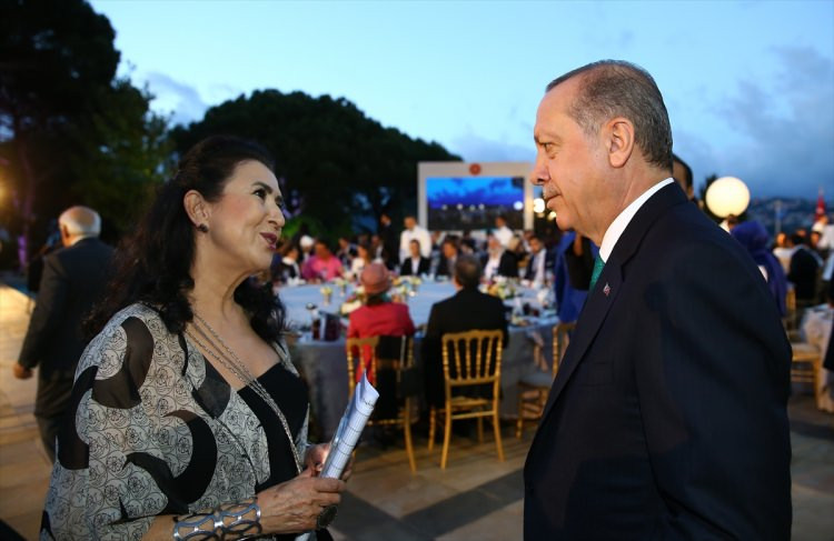 Cumhurbaşkanı Erdoğan'ın iftar yemeğine ünlü akını - Sayfa 9