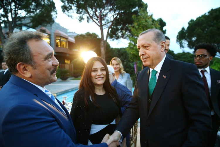 Cumhurbaşkanı Erdoğan'ın iftar yemeğine ünlü akını - Sayfa 12