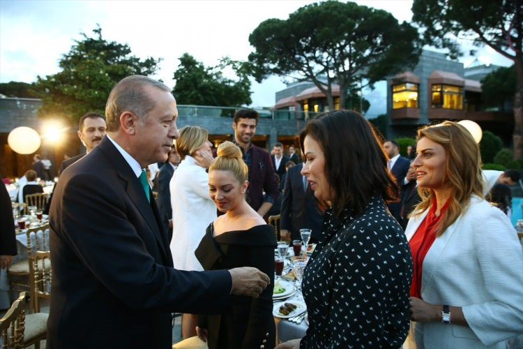 Cumhurbaşkanı Erdoğan'ın iftar yemeğine ünlü akını - Sayfa 14