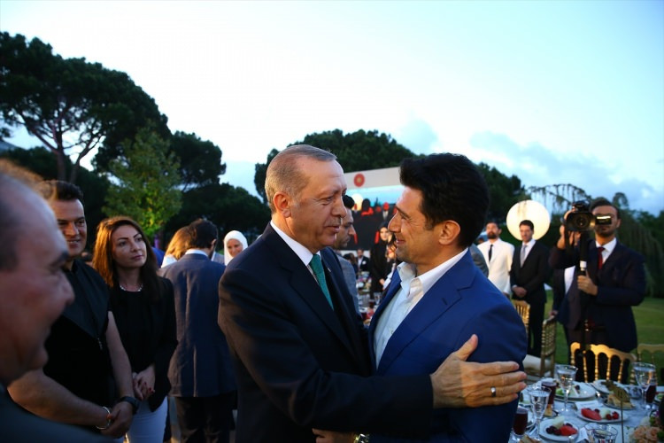 Cumhurbaşkanı Erdoğan'ın iftar yemeğine ünlü akını - Sayfa 45