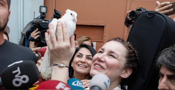 Deniz Seki cezaevinden çıkarken böyle görüntülendi - Sayfa 6