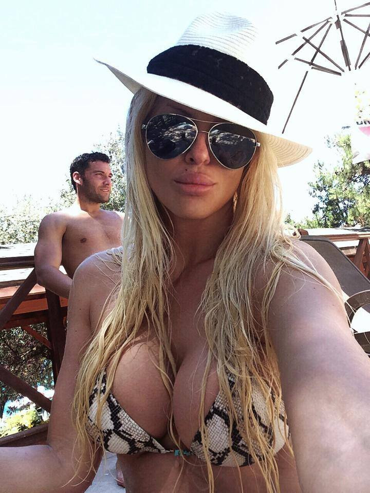 Jelena Karleusa tatile hızlı girdi - Sayfa 34