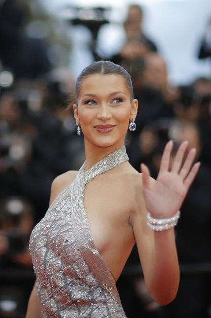 Bella Hadid pembe bikinisiyle büyüledi - Sayfa 10