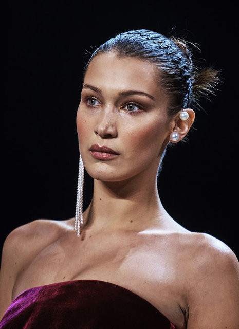 Bella Hadid pembe bikinisiyle büyüledi - Sayfa 12