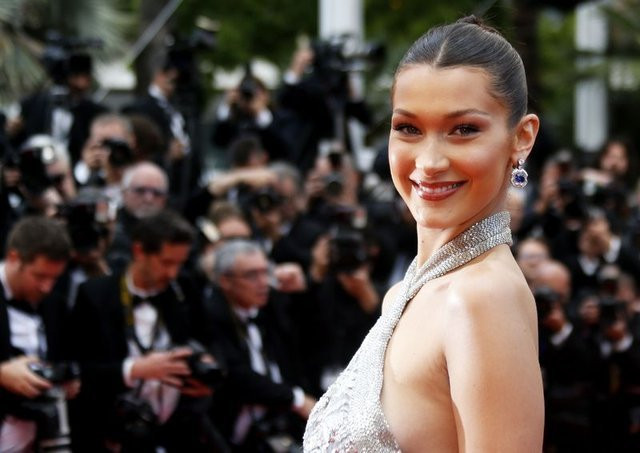 Bella Hadid pembe bikinisiyle büyüledi - Sayfa 17