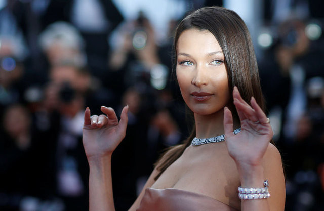 Bella Hadid pembe bikinisiyle büyüledi - Sayfa 22