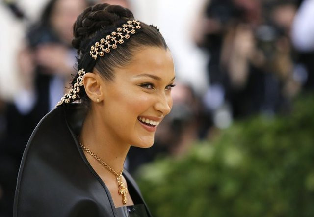 Bella Hadid pembe bikinisiyle büyüledi - Sayfa 25