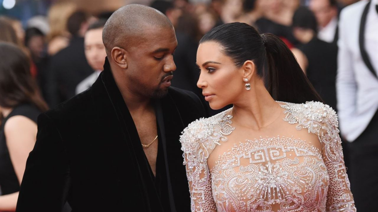 Kim Kardashian eşinden dert yandı: Kanye kafayı yediye takmış! - Sayfa 29