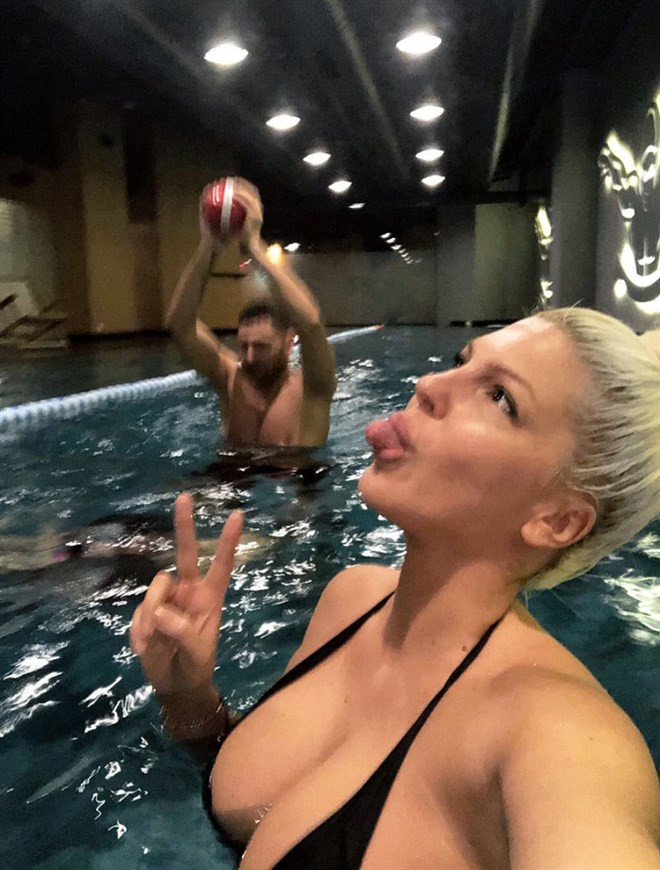 Jelena Karleusa çılgına döndü: Kıçımı öpün bitkinlikten ölün! - Sayfa 77