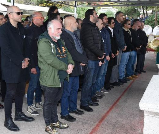 Babasını kaybeden Mehmet Günsür'ü dostları yalnız bırakmadı - Sayfa 14