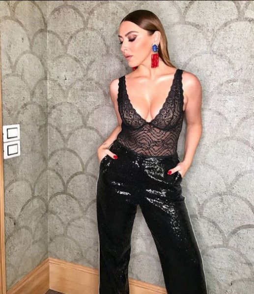 Hadise eteğini kaldırdı! - Sayfa 8