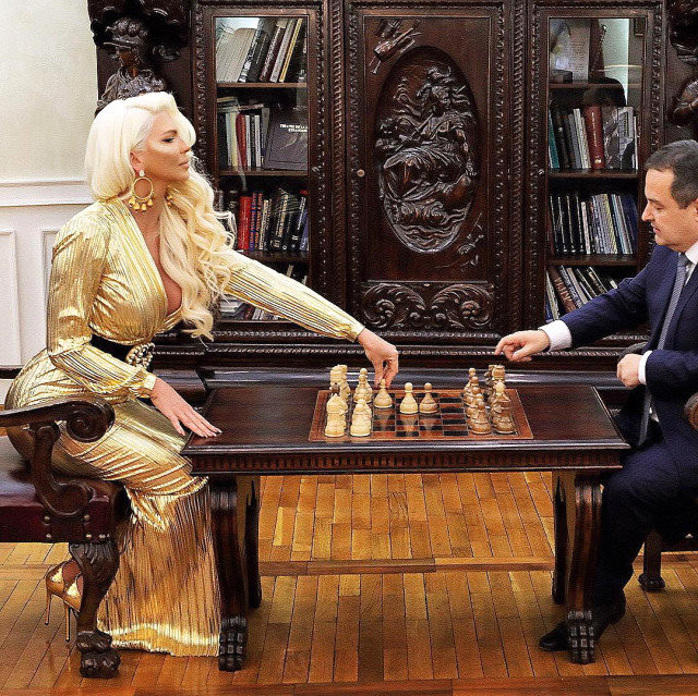 Jelena Karleusa'dan kendine iltifat - Sayfa 23