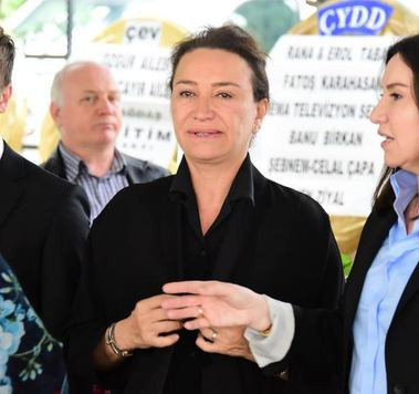 Demet Akbağ annesini gözyaşları içinde uğurladı! - Sayfa 15