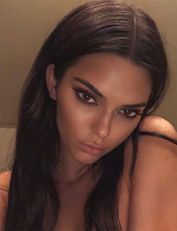 Kendall Jenner'dan üstsüz paylaşım! - Sayfa 3