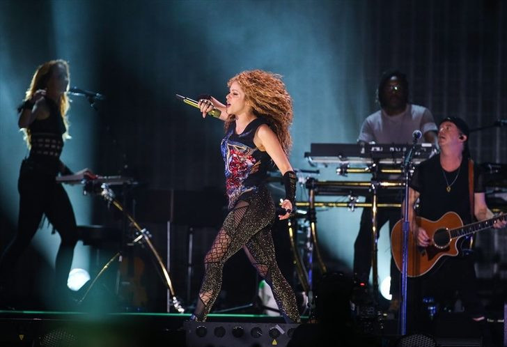 Shakira İstanbul konserinde binlerce kişiyi coşturdu - Sayfa 8