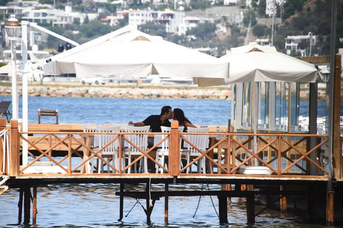 Ünlü şarkıcı için 'Abim' diyordu! Dudak dudağa yakalandılar! - Sayfa 1