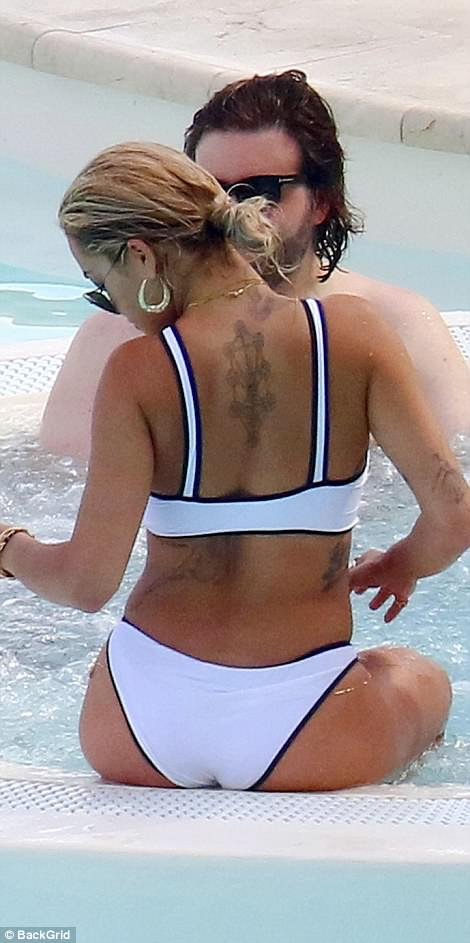 Rita Ora'dan seksi tatil pozları - Sayfa 26