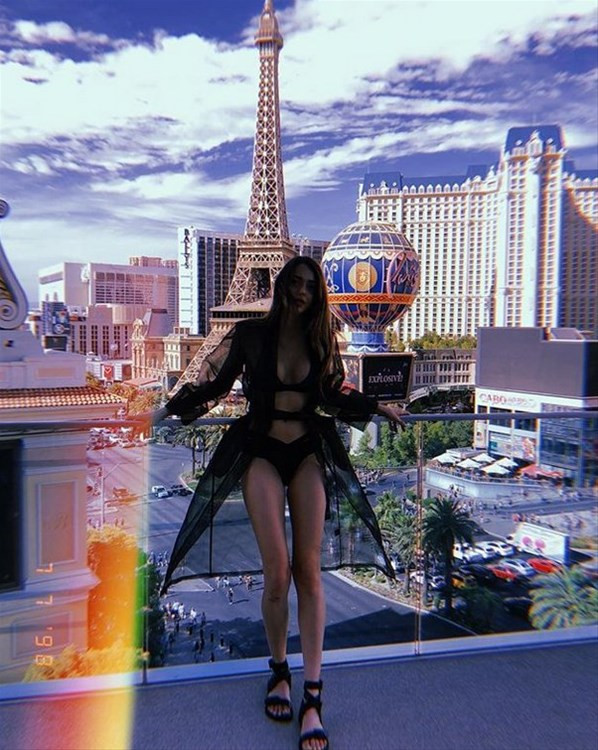 Çukur'un güzelinden Las Vegas'ta bikinili paylaşım! - Resim : 1