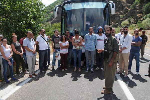 Takvim'in manşeti yine fotoşop çıktı; intihar yeleği giydirdikleri kadın otobüs yolcusuymuş! - Resim : 1