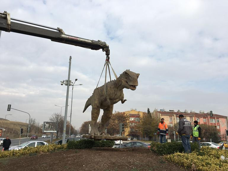 Melih Gökçek'e dinozor darbesi! Fıskiyeden sonra o da gitti! - Resim : 1