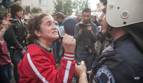 Soma'da çektiği fotoğraflar yüzünden foto muhabirine gözaltı! - Resim : 3