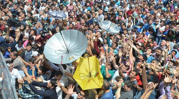 Ünlü ekran yüzü de oradaydı! Binlerce kişi aynı anda... - Resim : 2