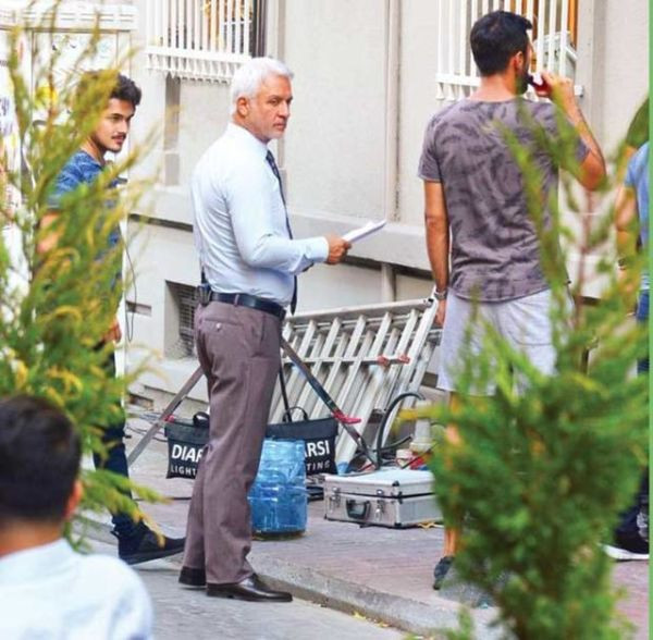 Talat Bulut döndü! Yasak Elma setinde soğuk rüzgarlar - Resim : 1