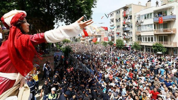 Ünlü ekran yüzü de oradaydı! Binlerce kişi aynı anda... - Resim : 3